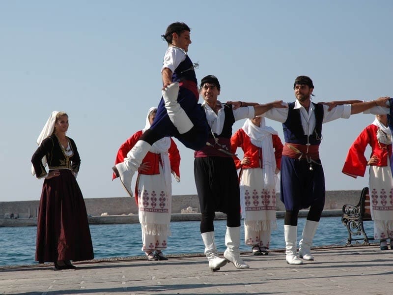 crete traditional dancer